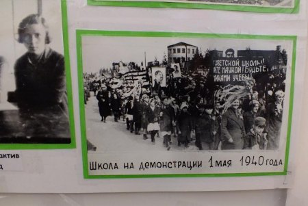 Прикрепленное изображение: Фотостенды в холле ДК_.JPG