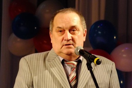 Прикрепленное изображение: Абрамов толкает речь.JPG