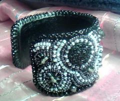 Браслет " Снежный" к маленькому черному платью