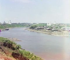 Тюмень. Река Тура. На правой стороне Троицкий мужской монастырь