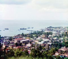 Сухум. Общий вид города и бухты с горы Чернявского